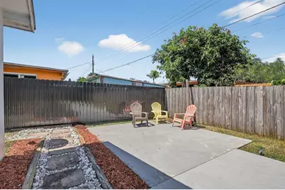 7641 NW 6th Ct, Pembroke Pines, FL 33024 - Photo 41