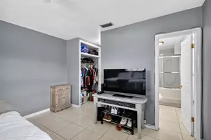 7641 NW 6th Ct, Pembroke Pines, FL 33024 - Photo 23