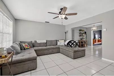 7641 NW 6th Ct, Pembroke Pines, FL 33024 - Photo 5