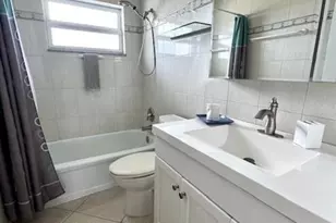 1000 NE 14 Unit, Hallandale Beach, FL 33009 - Photo 5