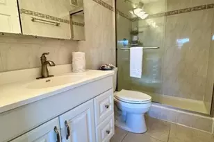 1000 NE 14 Unit, Hallandale Beach, FL 33009 - Photo 3