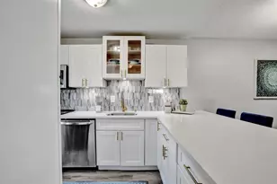 400 SE 10th St, Deerfield Beach, FL 33441 - Photo 5