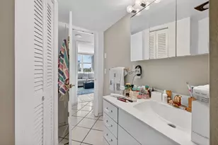 1 Las Olas Cir Unit, Fort Lauderdale, FL 33316 - Photo 51