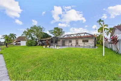 1730 NW 118th Ave, Pembroke Pines, FL 33026 - Photo 9