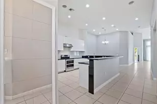 816 W Village Cir, Davie, FL 33325 - Photo 3