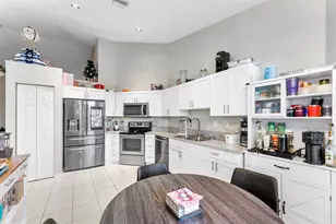 7520 S Aragon Blvd, Sunrise, FL 33313 - Photo 9