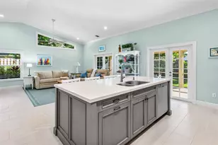 2855 Hampton Cir E, Delray Beach, FL 33445 - Photo 3