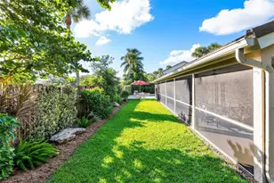 2855 Hampton Cir E, Delray Beach, FL 33445 - Photo 25