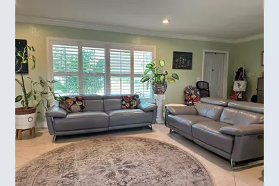 9208 NW 80th St, Tamarac, FL 33321 - Photo 11