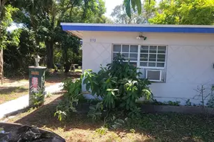 898 NE 39th St, Oakland Park, FL 33334 - Photo 3