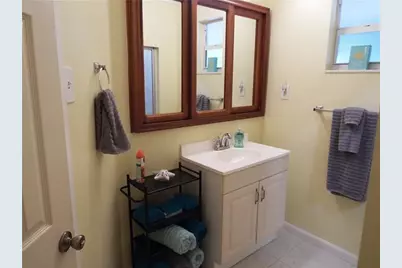 898 NE 39th St, Oakland Park, FL 33334 - Photo 13