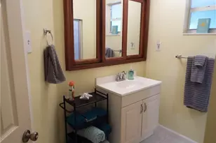 898 NE 39th St, Oakland Park, FL 33334 - Photo 13