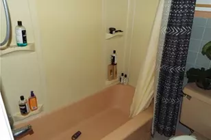 898 NE 39th St, Oakland Park, FL 33334 - Photo 9