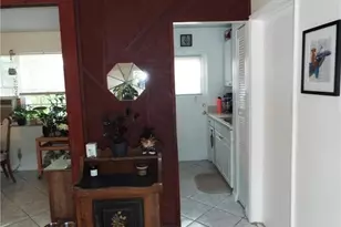 898 NE 39th St, Oakland Park, FL 33334 - Photo 7