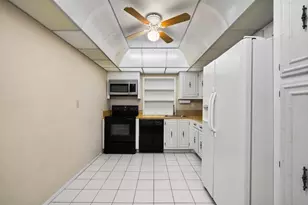 800 Parkview Dr, Hallandale Beach, FL 33009 - Photo 25