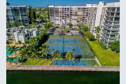 800  Parkview Dr, Unit #625, Hallandale Beach, FL 33009 - Photo 29