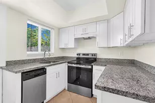 1658 NE 34th St, Oakland Park, FL 33334 - Photo 3