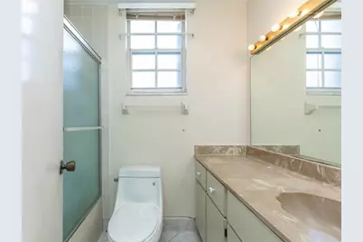 4281 W 10th Ct, Hialeah, FL 33012 - Photo 23