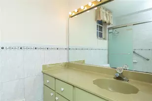 4281 W 10th Ct, Hialeah, FL 33012 - Photo 21