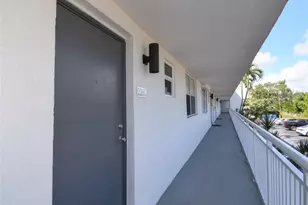 4025 N Federal Hwy, Oakland Park, FL 33308 - Photo 3