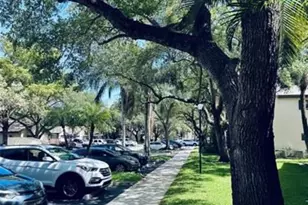 4529 Carambola Cir Unit, Coconut Creek, FL 33066 - Photo 3