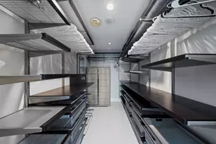 3625 N Country Club Dr Unit, Miami, FL 33180 - Photo 23