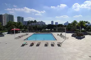3625 N Country Club Dr Unit, Miami, FL 33180 - Photo 25