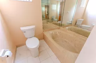 626 NE 195th St, Miami, FL 33179 - Photo 17