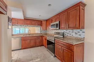 626 NE 195th St, Miami, FL 33179 - Photo 5