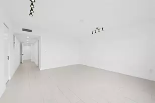 877 NE 195th St, Miami, FL 33179 - Photo 17