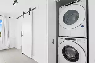 877 NE 195th St, Miami, FL 33179 - Photo 21