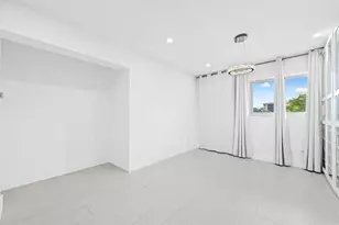 877 NE 195th St, Miami, FL 33179 - Photo 15