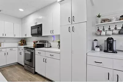 11461  Lakeview Dr, Unit #8, Coral Springs, FL 33071 - Photo 9