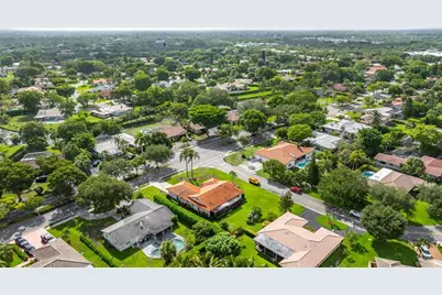 10072  Ramblewood Dr, Coral Springs, FL 33071 - Photo 49