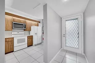 1713 Whitehall Dr, Davie, FL 33324 - Photo 5