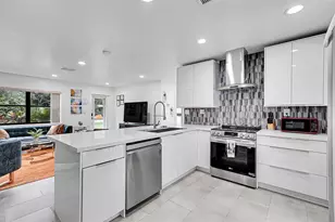 400 NE 26th Dr, Wilton Manors, FL 33334 - Photo 13