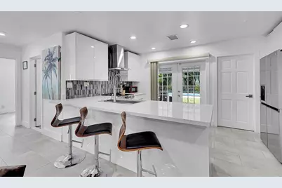 400 NE 26th Dr, Wilton Manors, FL 33334 - Photo 9