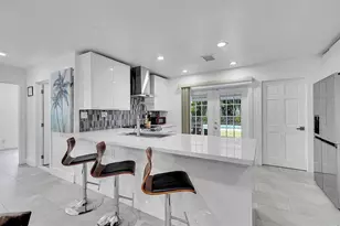 400 NE 26th Dr, Wilton Manors, FL 33334 - Photo 9