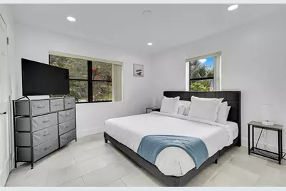 400 NE 26th Dr, Wilton Manors, FL 33334 - Photo 17