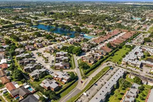 581 Springdale Cir, Palm Springs, FL 33461 - Photo 29