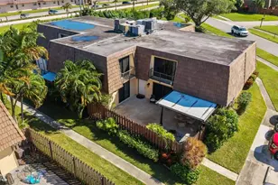 581 Springdale Cir, Palm Springs, FL 33461 - Photo 27