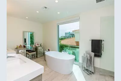 240  Shore Ct, Lauderdale by the Sea, FL 33308 - Photo 23