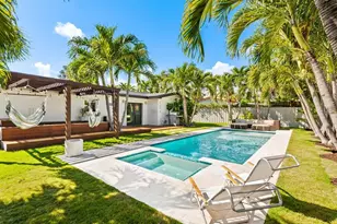 2133 NE 25th St, Wilton Manors, FL 33305 - Photo 1