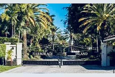 8  Harborage, Fort Lauderdale, FL 33316 - Photo 3