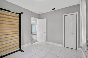 40 NW 68th St, Miami, FL 33150 - Photo 21