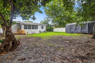 40 NW 68th St, Miami, FL 33150 - Photo 25