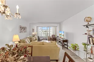 8280 Sunrise Lakes Blvd, Sunrise, FL 33322 - Photo 15