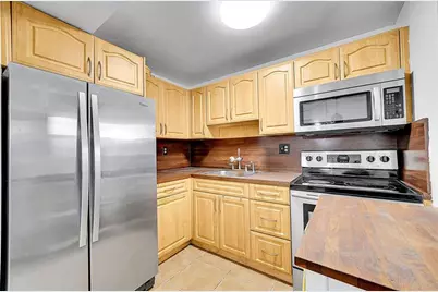 9061  Sunrise Lakes Blvd, Unit #102, Sunrise, FL 33322 - Photo 7