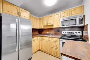 9061 Sunrise Lakes Blvd, Sunrise, FL 33322 - Photo 7