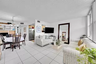 9061 Sunrise Lakes Blvd, Sunrise, FL 33322 - Photo 3